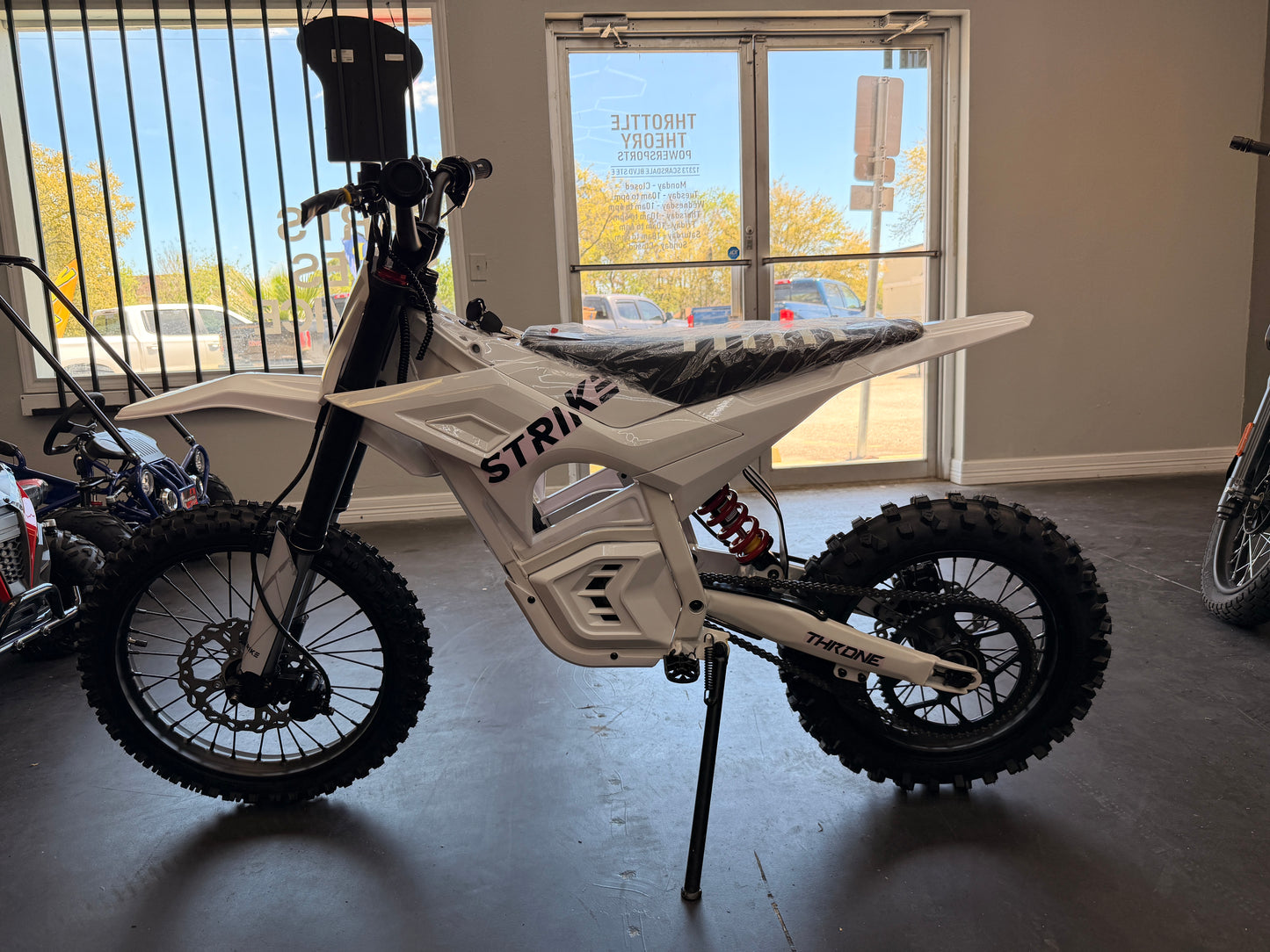 Strike Shadow 60 Volt White