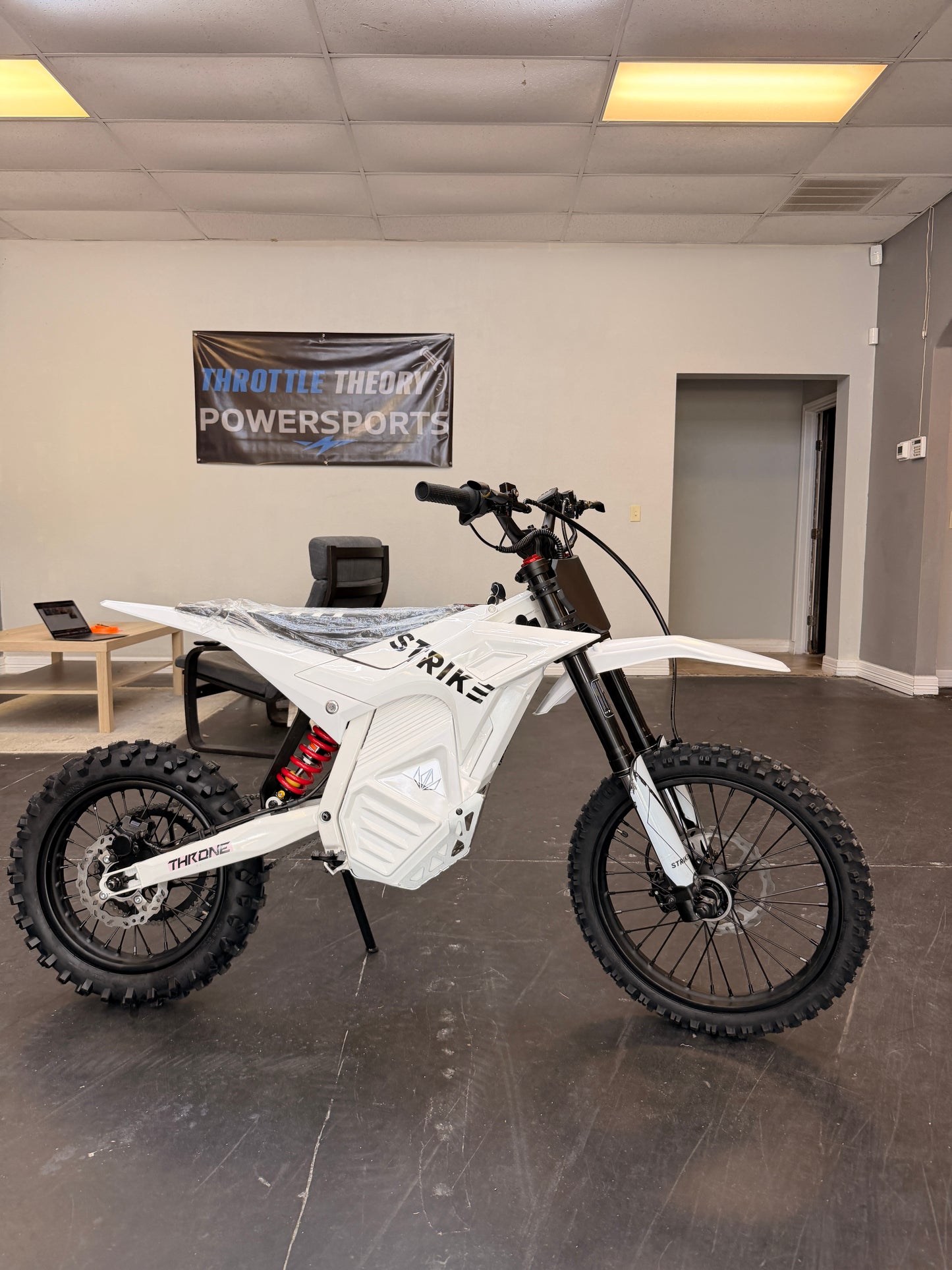 Strike Shadow 60 Volt White