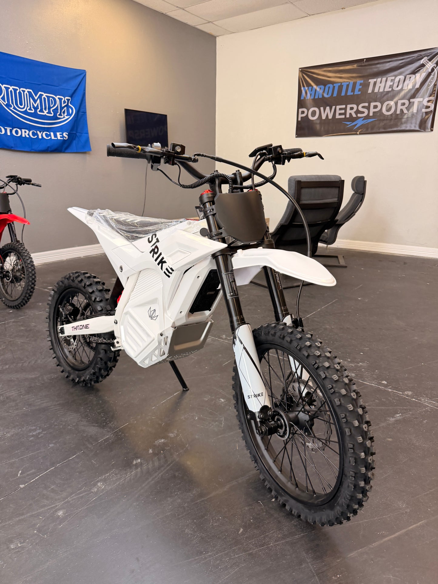 Strike Shadow 60 Volt White