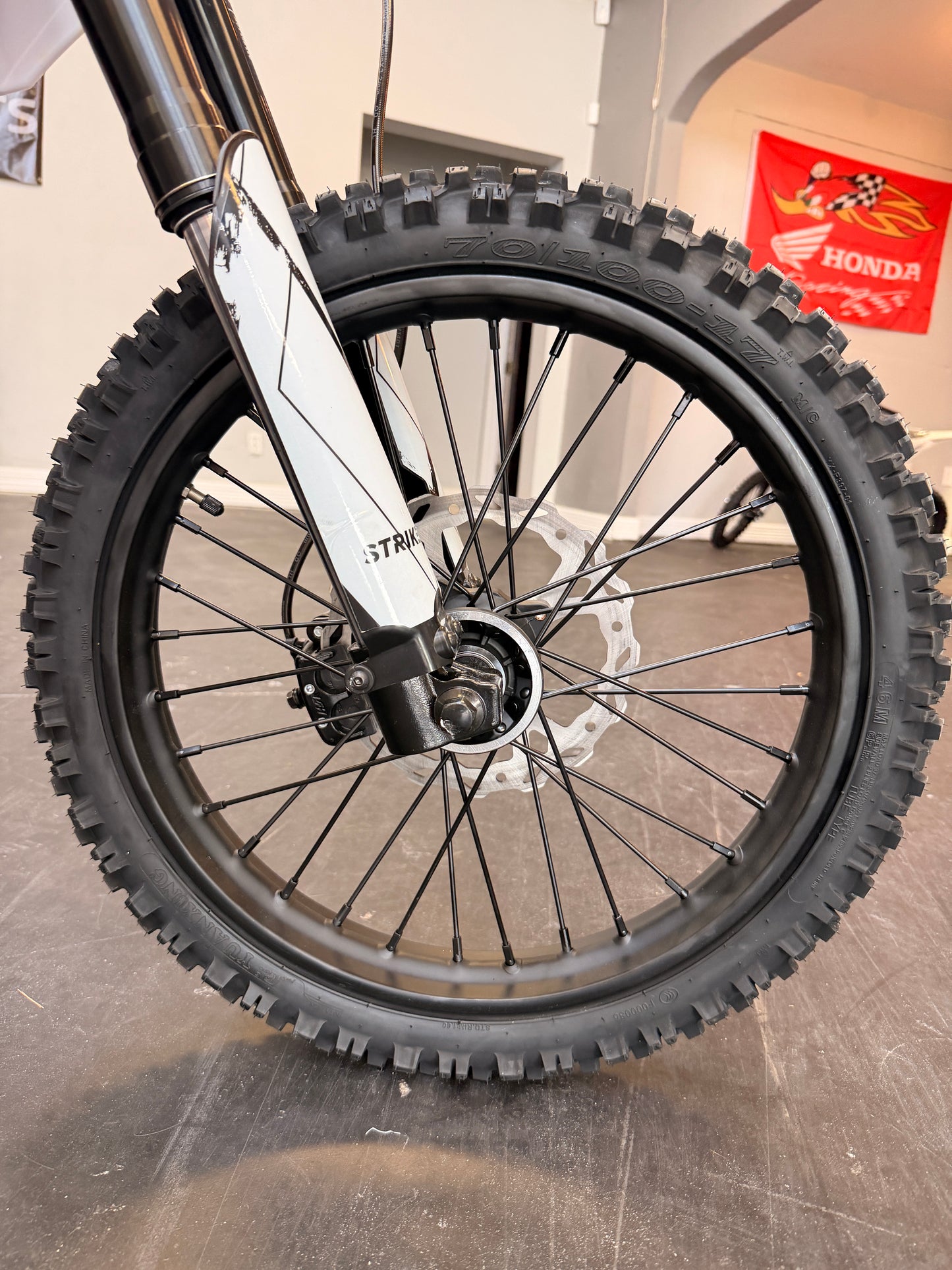 Strike Shadow 60 Volt White