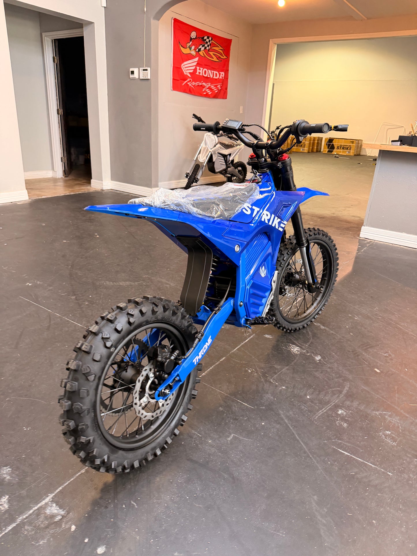 Strike Shadow 60 Volt Blue