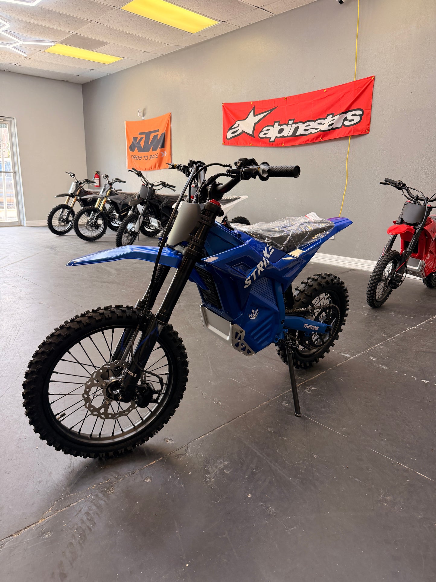 Strike Shadow 60 Volt Blue
